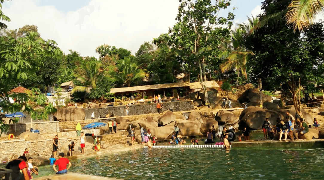 kolam renang di purwakarta