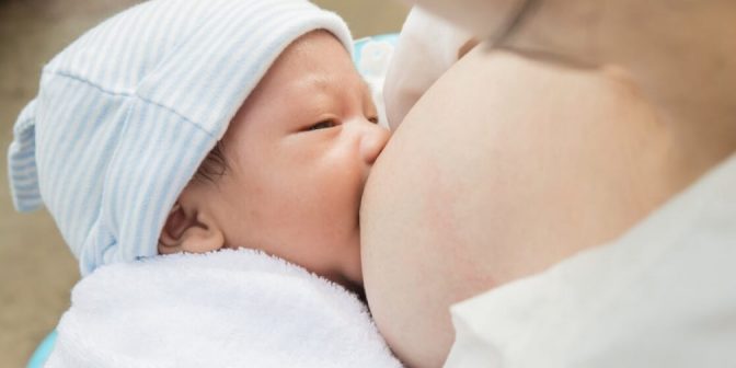 5 Penyebab Bayi Sering Tersedak & Tips Menanganinya 1