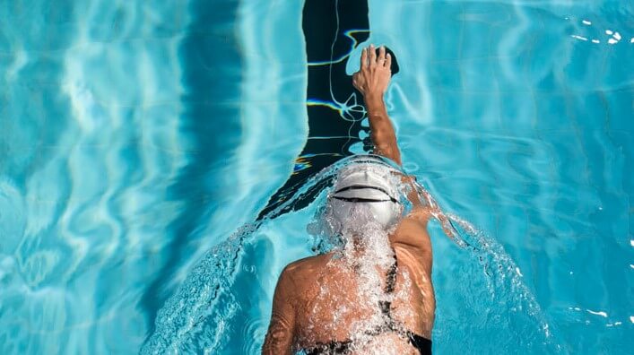 cara berenang gaya bebas