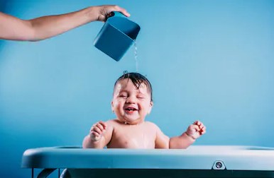 bayi mandi berapa kali sehari