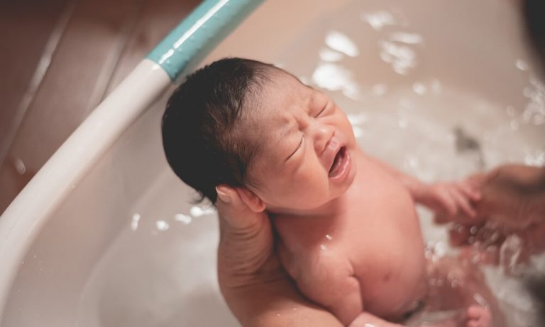 bayi mandi berapa kali sehari.jpg2.jpg
