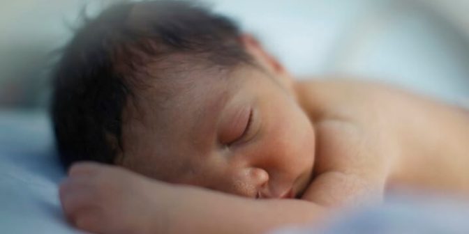 Bayi Tidur Tengkurap: Kenali Bahaya & Kiat Menyiasatinya 1