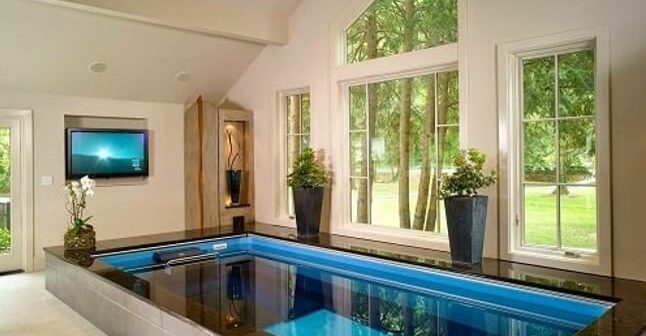 kolam renang minimalis dalam rumah