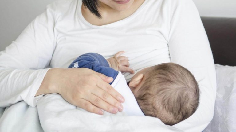 16 Tahapan, Cara Menyusui Bayi yang Baik dan Benar 1