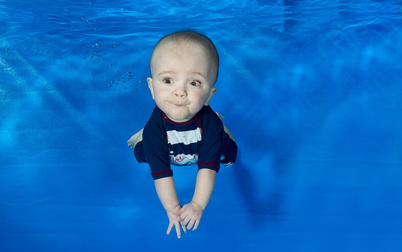 manfaat berenang untuk bayi