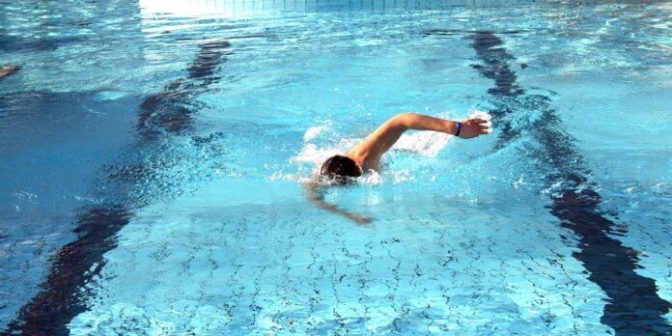 cara berenang yang baik