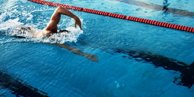 manfaat berenang gaya bebas