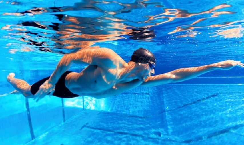 Rasakan Manfaat Berenang Gaya Bebas untuk Otot dan Berbagai Macam Keluhan Kesehatan 1