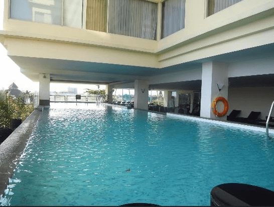 hotel dengan fasilitas kolam renang di Surabaya