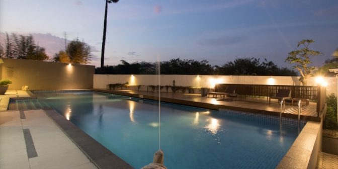 hotel dengan kolam renang di Baturaden