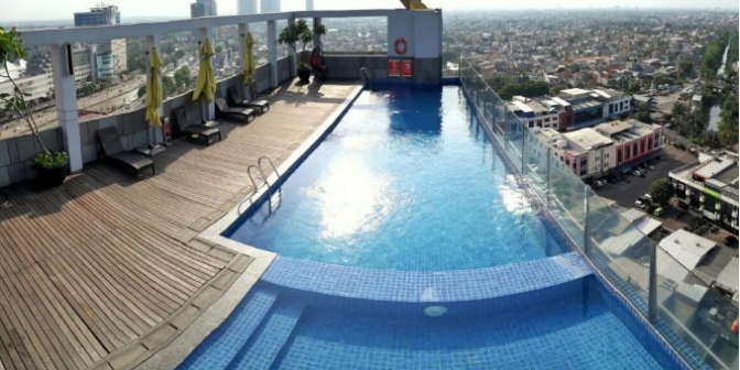 hotel dengan fasilitas kolam renang di bekasi