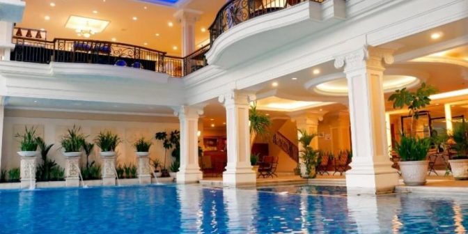 hotel dengan private pool di Semarang