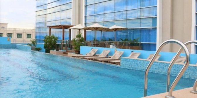 hotel dengan kolam renang di Baturaden
