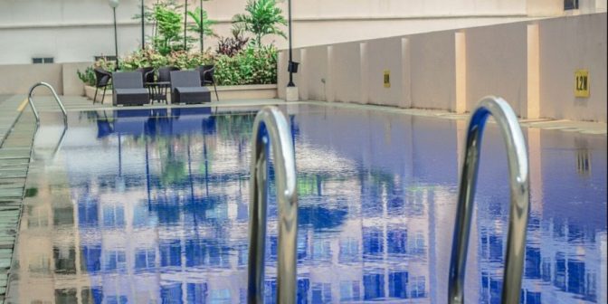 hotel dengan kolam renang di Depok