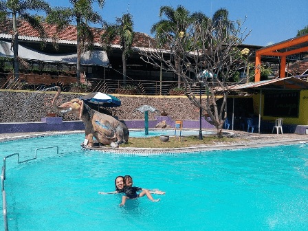 hotel dengan kolam renang di Kediri