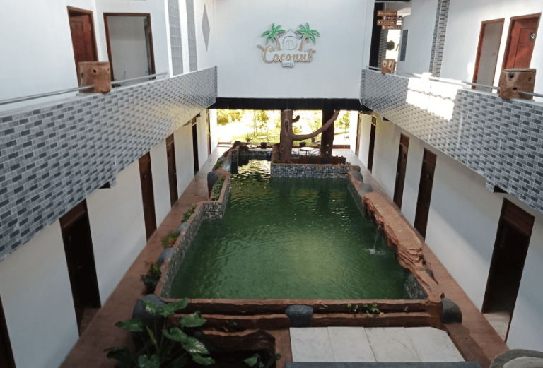 hotel dengan kolam renang di Kediri.pngcoconut.png