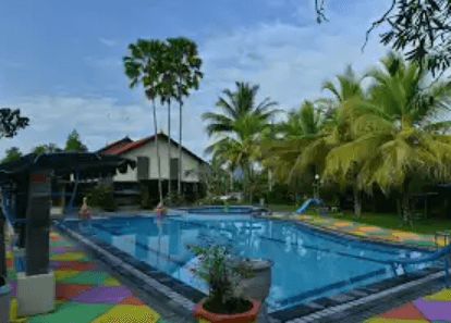 hotel dengan kolam renang di Tulungagung