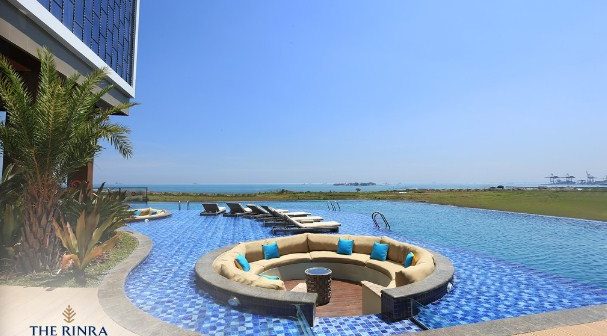 hotel dengan fasilitas kolam renang di Makassar