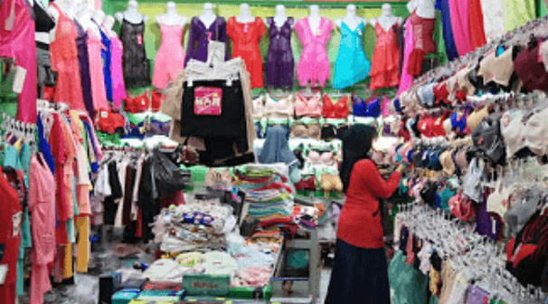 Toko baju renang di Jombang