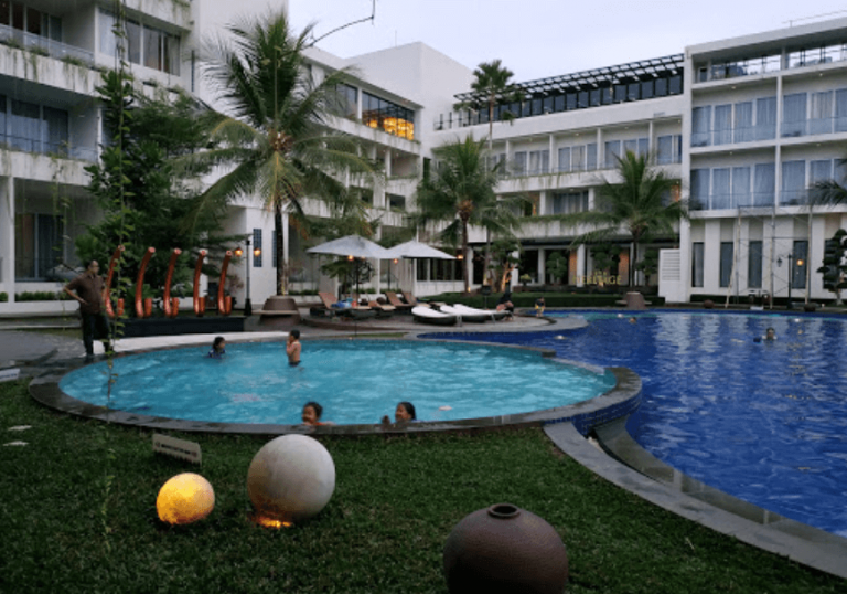 hotel dengan kolam renang di Purwokerto.png java.png