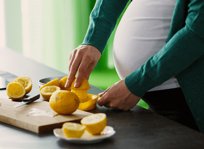 air lemon untuk ibu hamil Sumber medicalnewstoday.com