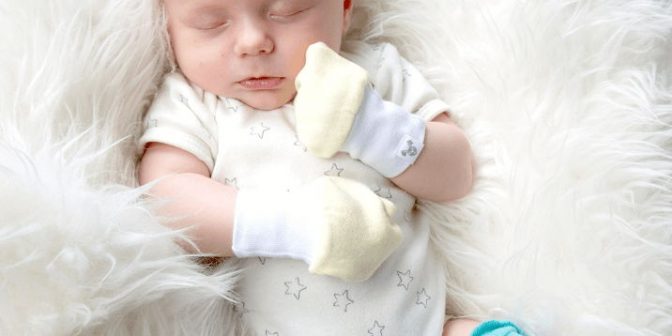 Sarung Tangan untuk Bayi Baru Lahir
