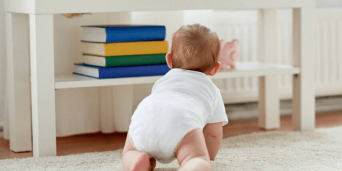 Mengenal Fase Usia Bayi Merangkak dan 4 Tips Merangsangnya
