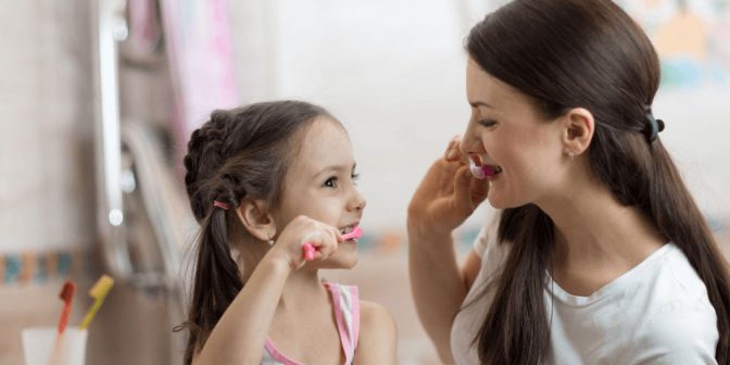 Mengajari Anak Menggosok Gigi