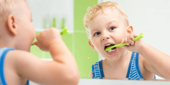 Mengajari Anak Menggosok Gigi