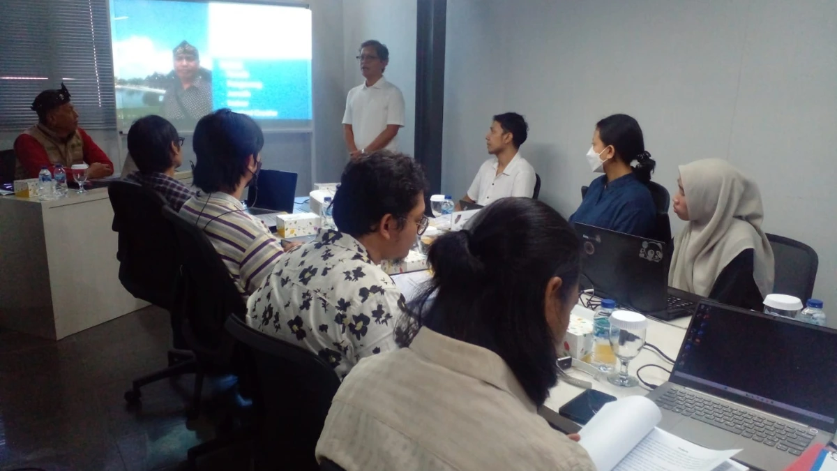 Openeing Writing Class for Employees