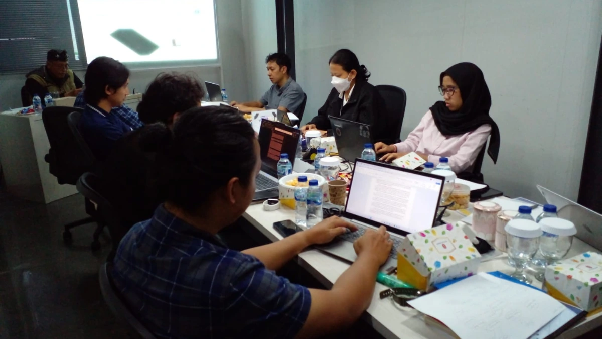 Participants conducting a free writing experiment