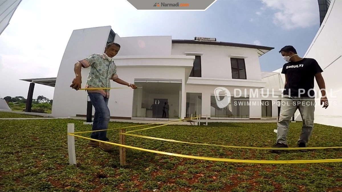 Bouwplank Installation of Making Semi Overflow Swimming Pool