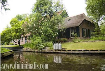 Rumah di Pinggir Sungai, membangun Rumah di Pinggir Sungai, contoh Rumah di Pinggir Sungai