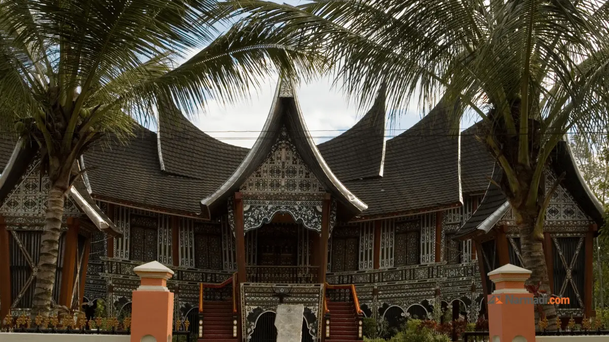 rumah adat minangkabau