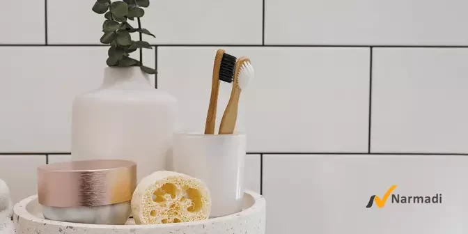 dekorasi rak organizer di kamar mandi