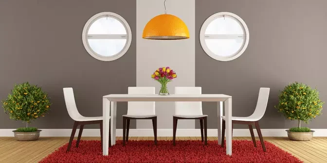 ruang makan kecil dengan kursi minimalis