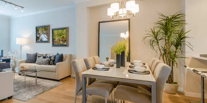 ruang makan menyatu dengan ruang keluarga yang nampak saling memberikan value dalam ruangan