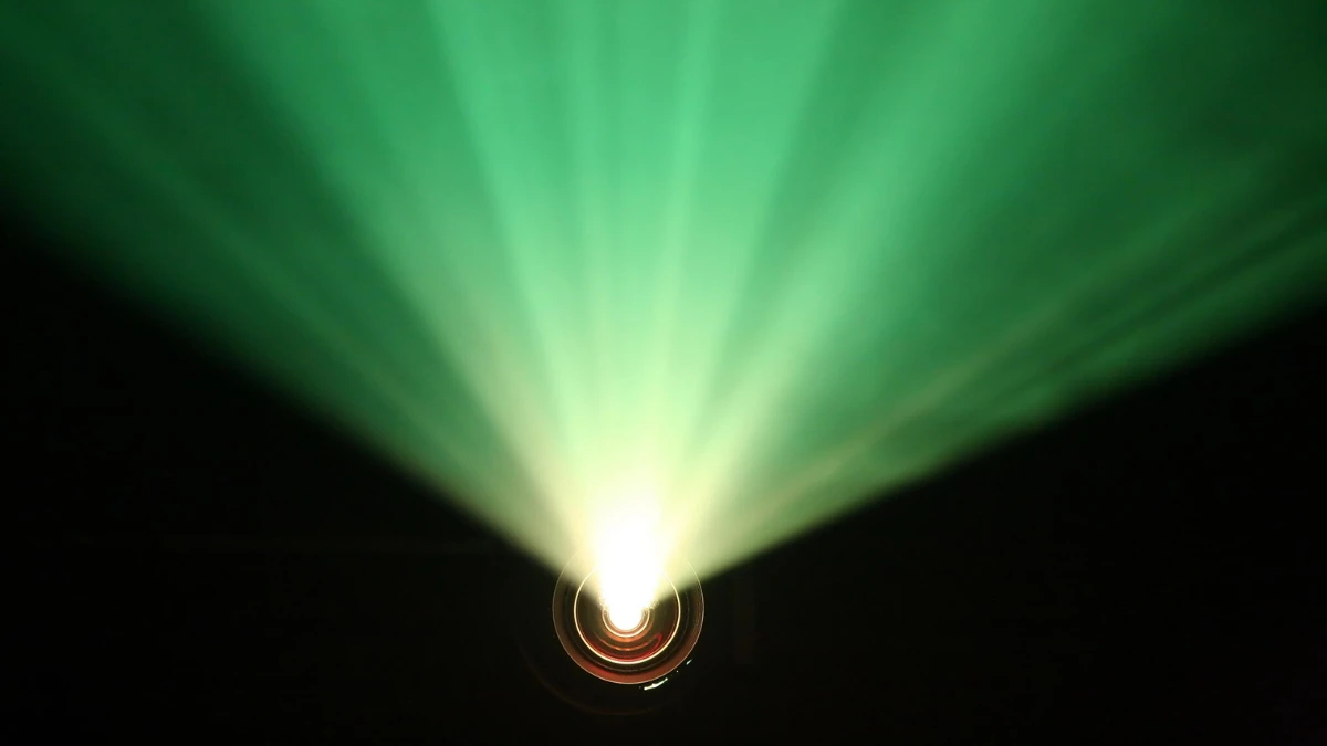 Innovative LCOS Projector Definition, How it Works, and the 5 Advantages