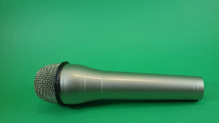 Wireless vs Wired Microphones Find The Better of Them 2