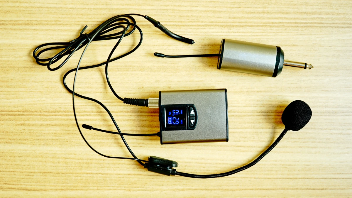 Microphone Receiver Definition, How it Works, Function, and Regulations in Indonesia