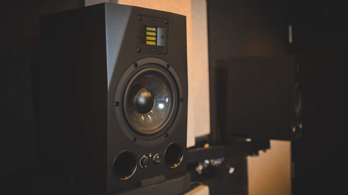 Wireless Monitor Speaker Definition, Functions, Advantages, and Regulation in Indonesia