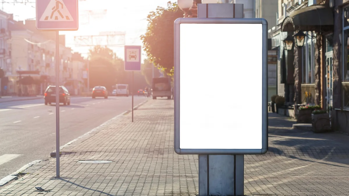 Digital Signage in Transportation Knowing the Functions and Advantages, Providing Experiences to Users 4