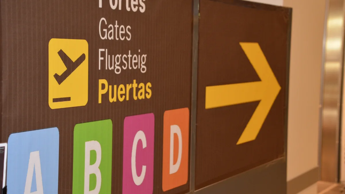 Digital Signage in Transportation Knowing the Functions and Advantages, Providing Experiences to Users