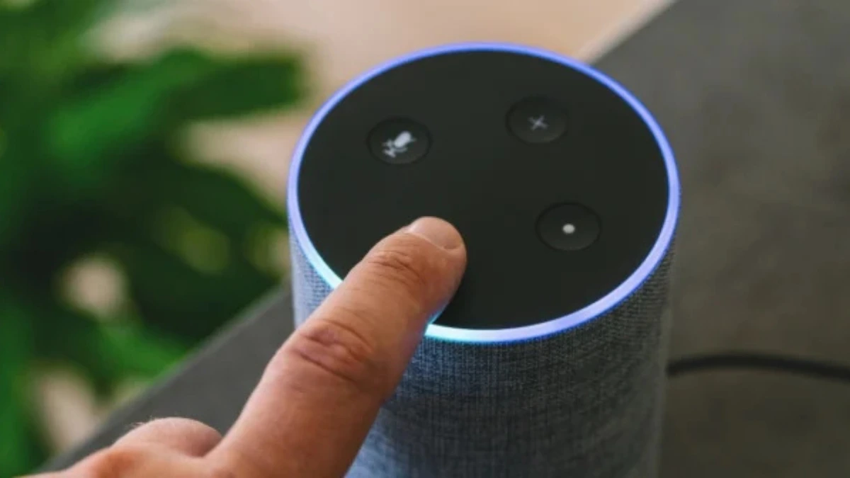 Speakerphone Definition, Functions, Types, and Regulation in Indonesia