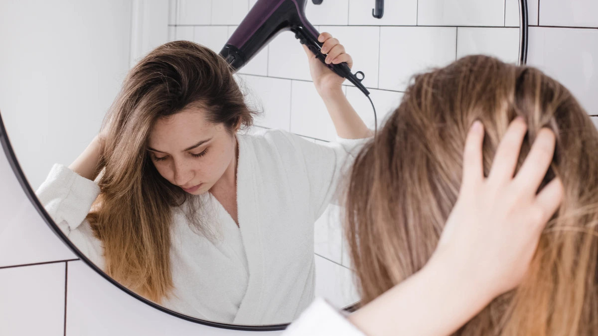 Straightening the 4 Advantages and Disadvantages of Hair Dryer