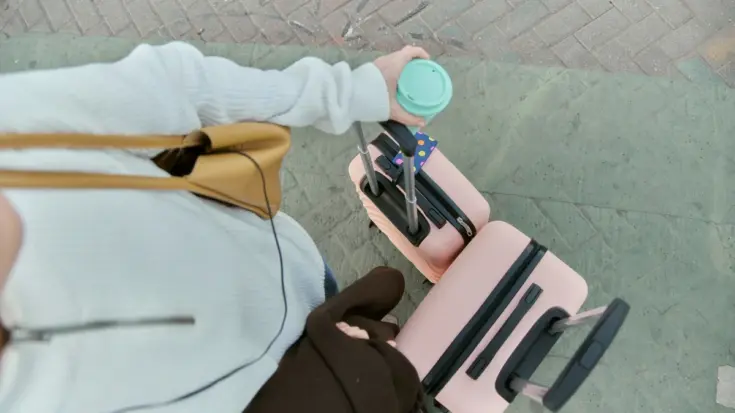 Knowing The Advantages and Disadvantages of Smart Luggage 2