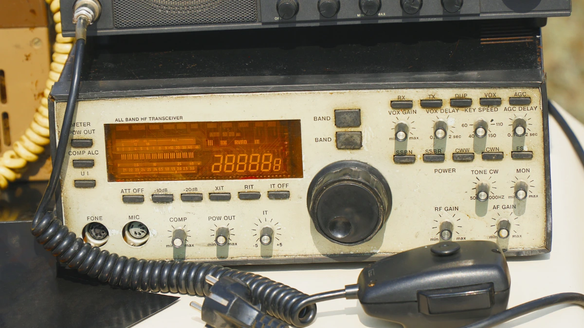 Knowing the 5 Advantages and Disadvantages of Radio Rig 4