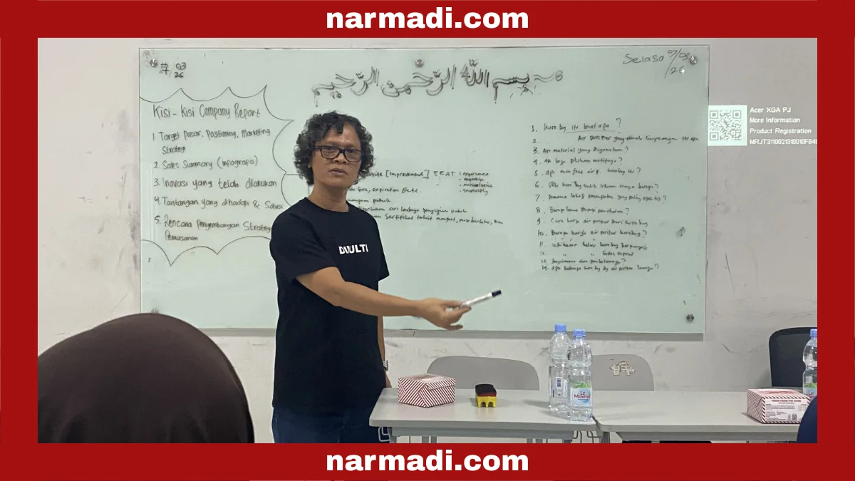 Dimulti Giving a Business Coaching Class for SMA AL-Jannah 2