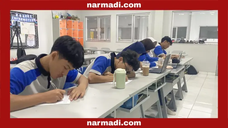 Dimulti Giving a Business Coaching Class for SMA AL-Jannah 3